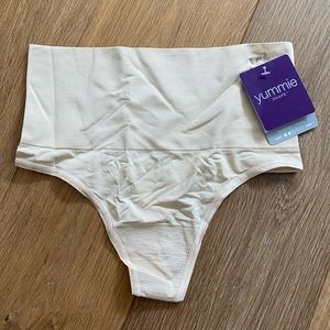 NWT Yummie Shaping Thong in Nude Sz S/M